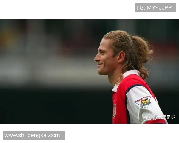 他在绿茵场上闪耀光芒的足球明星传奇故事